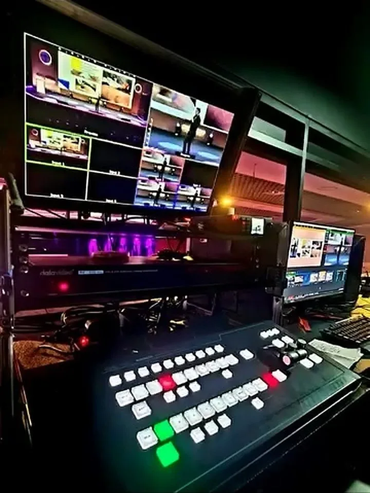 Mesa de corte com multiview de várias câmeras